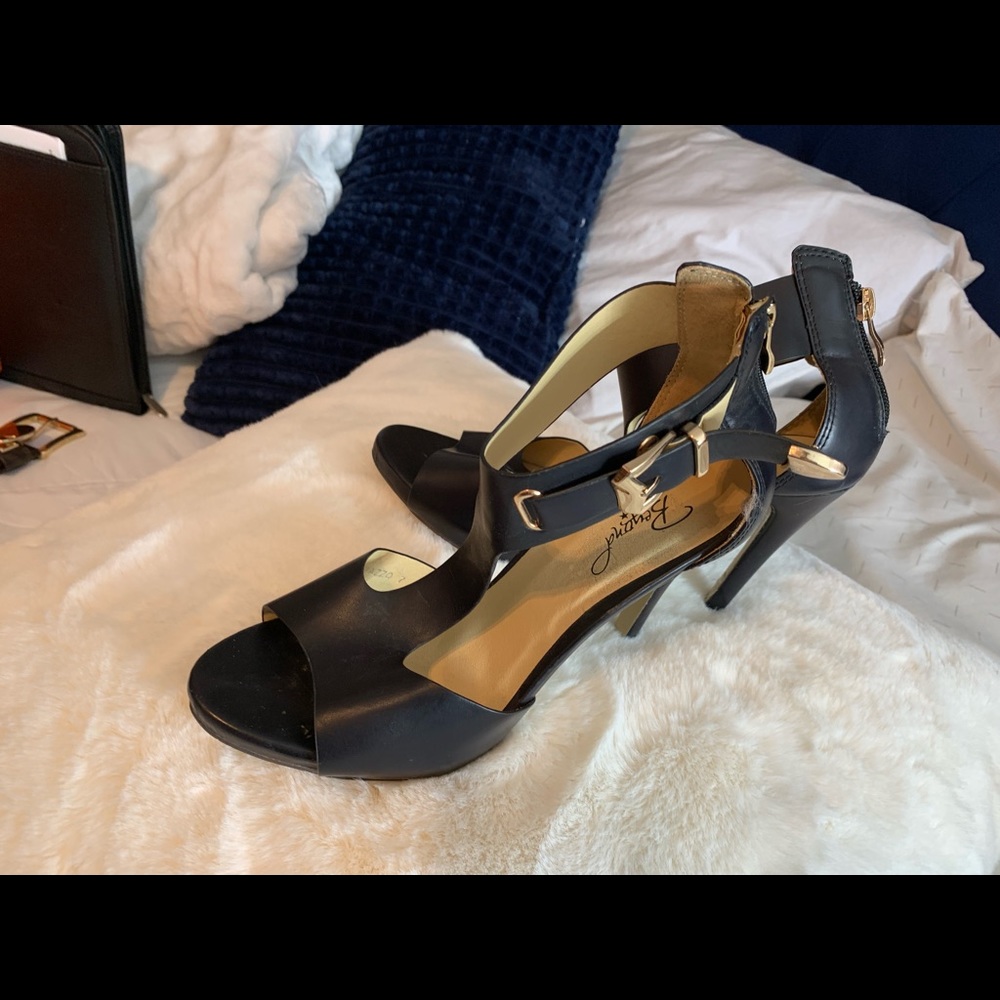 Heels - Picture 3 of 3